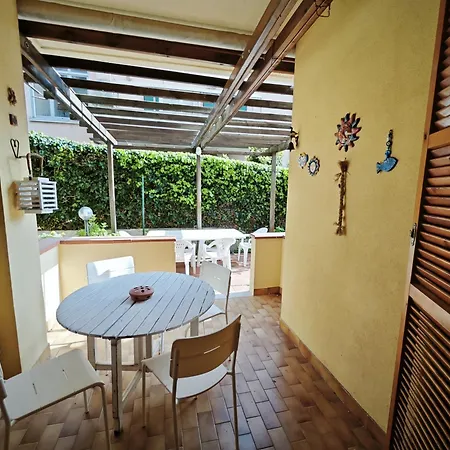 L12 Con Posto Auto Apartmán *